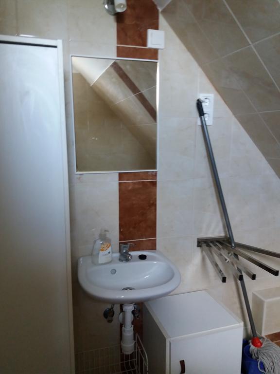 Kriszta Apartmanhaz Apartment Balatonlelle Exterior photo